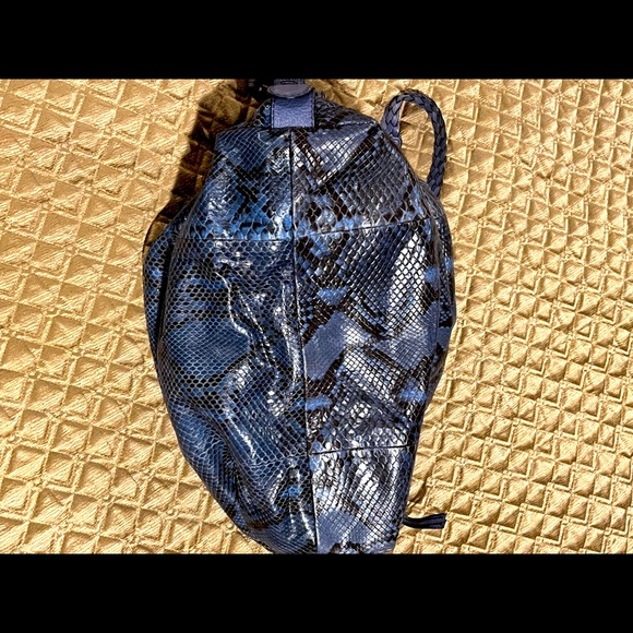 ✨AUTHENTIC✨ Large GUCCI blue python shoulder bag - Picture 7 of 9